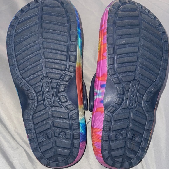 CROCS - fuzzy tie dye - Picture 2 of 3